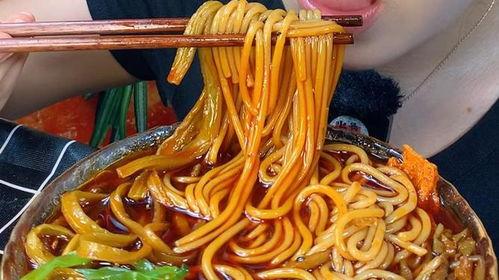 挑战爆辣爆料螺蛳粉视频,挑战爆辣!揭秘螺蛳粉视频背后的火辣滋味 第2张 挑战爆辣爆料螺蛳粉视频,挑战爆辣!揭秘螺蛳粉视频背后的火辣滋味 第2张